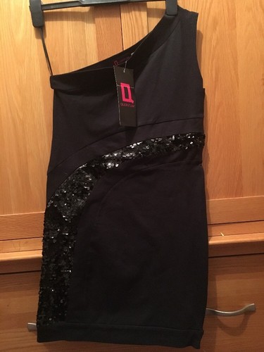 Black one shoulder quontum - black,